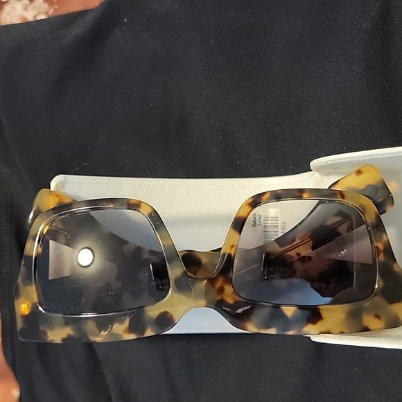 Shades - Picture 3 of 5